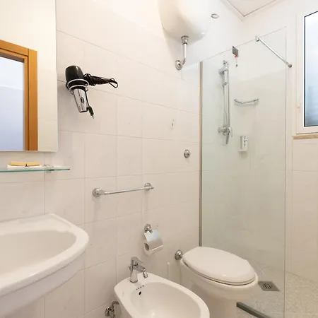 Piccolo Rosa Otel 2*