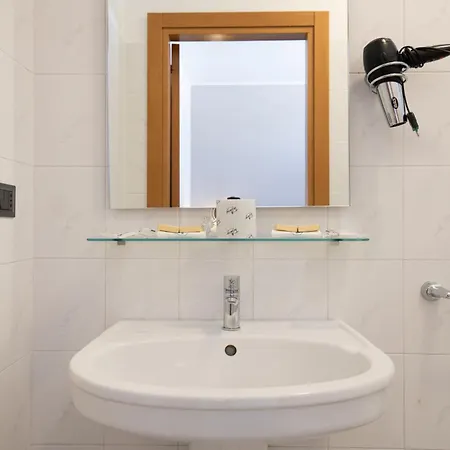 Piccolo Rosa Otel 2*